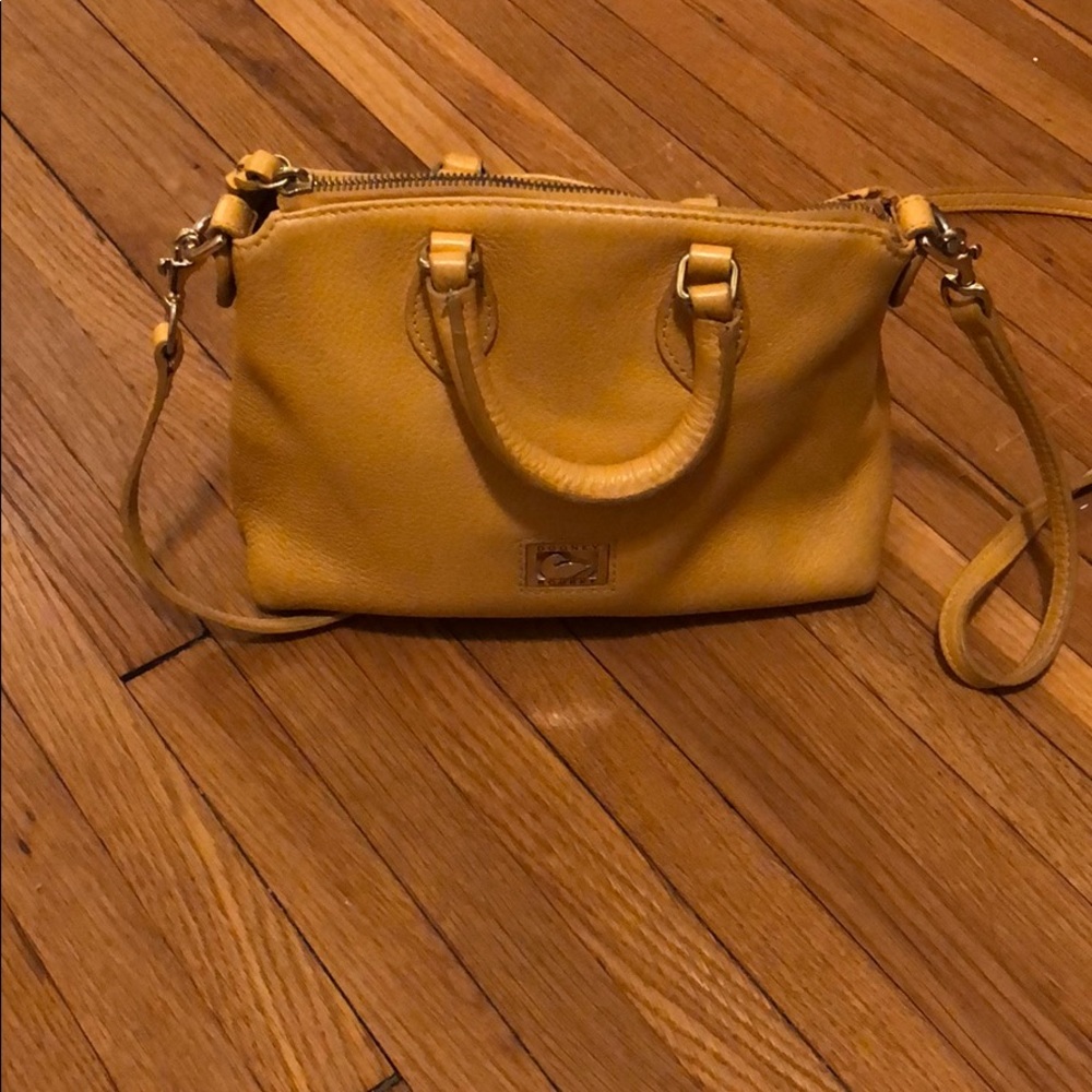 Dooney and Bourke cross body bag in mustard